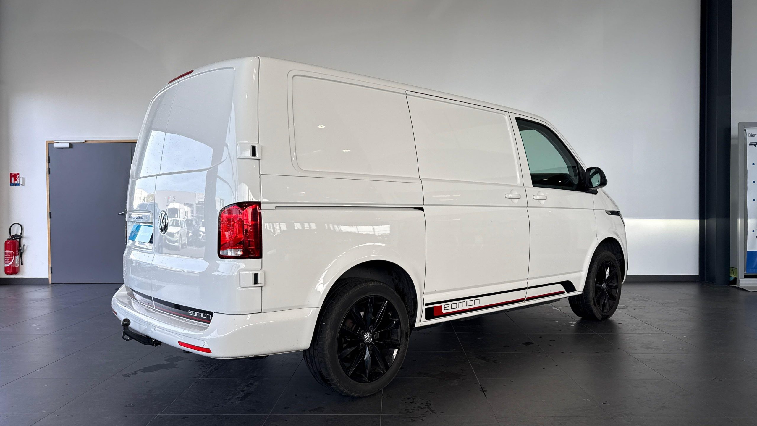VOLKSWAGEN UTILITAIRES TRANSPORTER 6.1 VAN L1H1 2.0 TDI 198 DSG7 EDITION