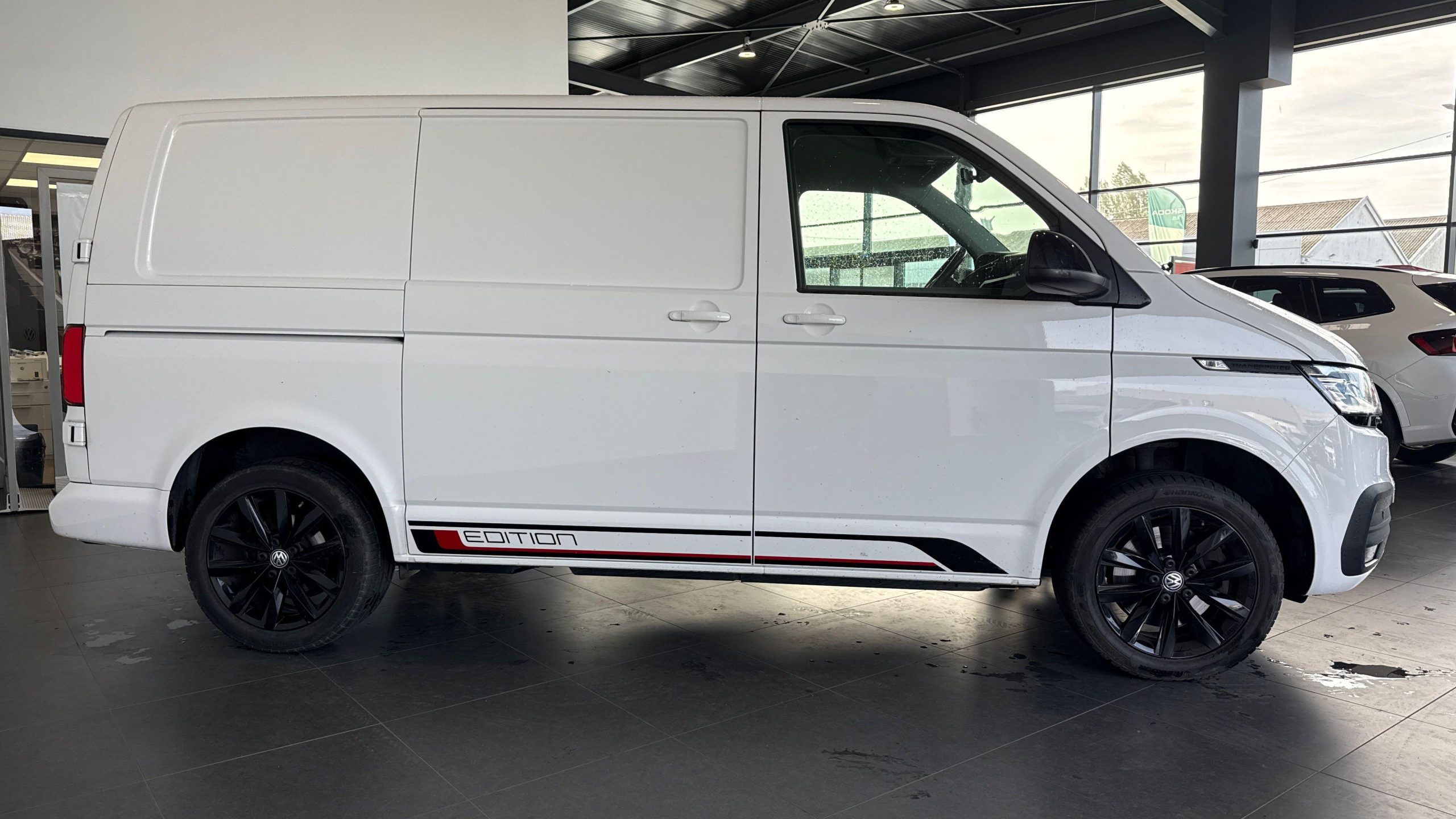 VOLKSWAGEN UTILITAIRES TRANSPORTER 6.1 VAN L1H1 2.0 TDI 198 DSG7 EDITION