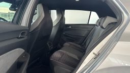 										VOLKSWAGEN Golf 2.0 TDI SCR 150 DSG7 R-Line 1st full									