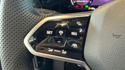 										VOLKSWAGEN Golf 1.5 eTSI OPF 150 DSG7 R-Line 1st full									